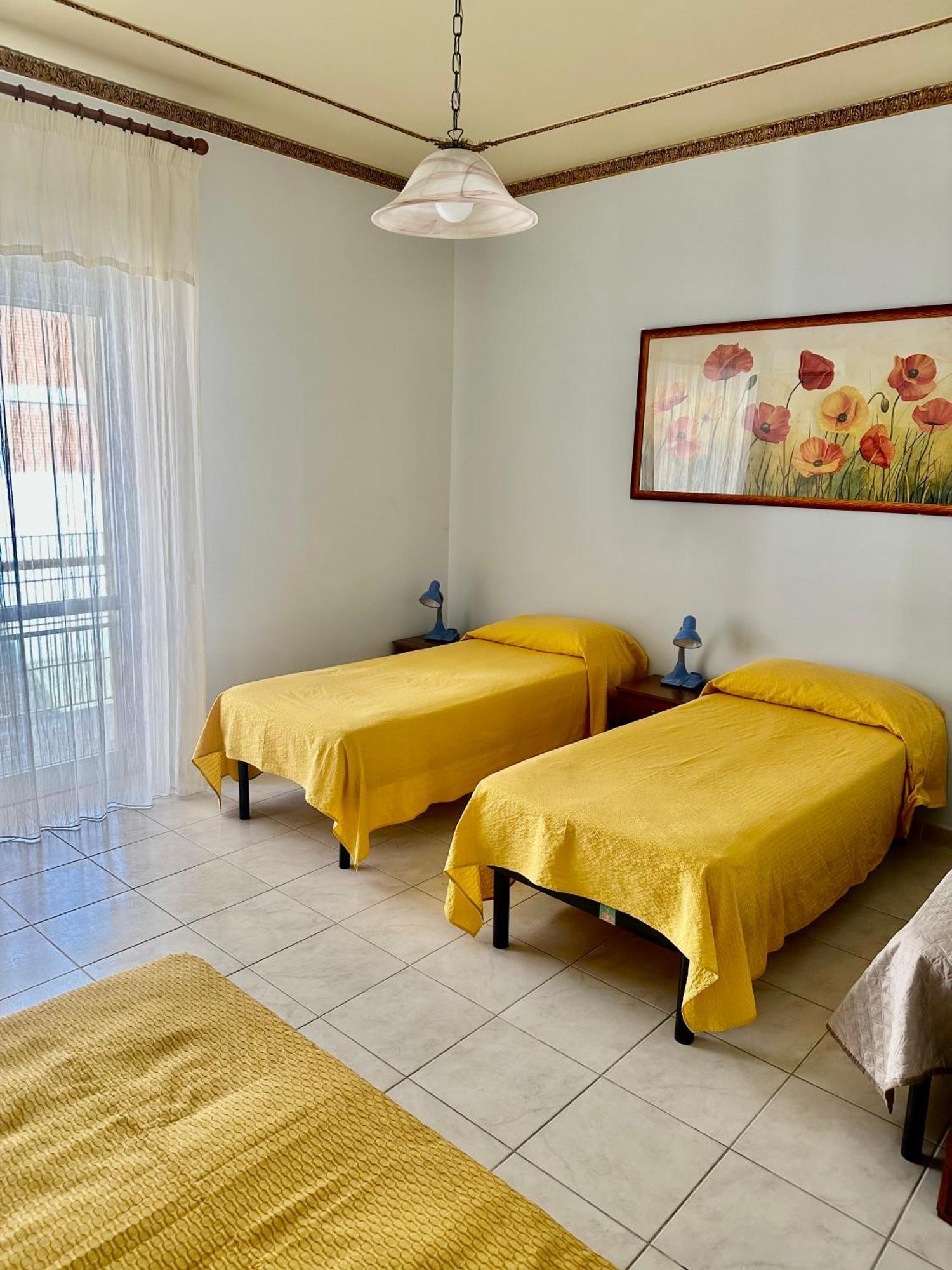 צ'פאלו Yellow House מראה חיצוני תמונה